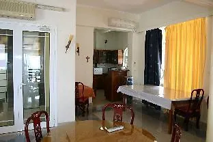 佩缇特帕拉斯酒店 2*