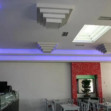 佩缇特帕拉斯酒店 2*