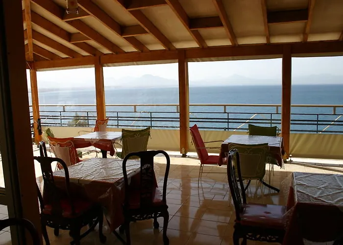 Hotel Petit Palais 2*