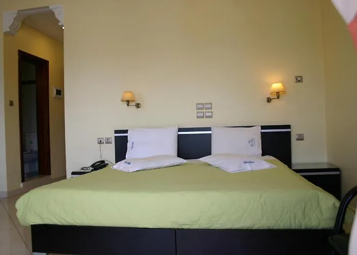 佩缇特帕拉斯酒店 2*