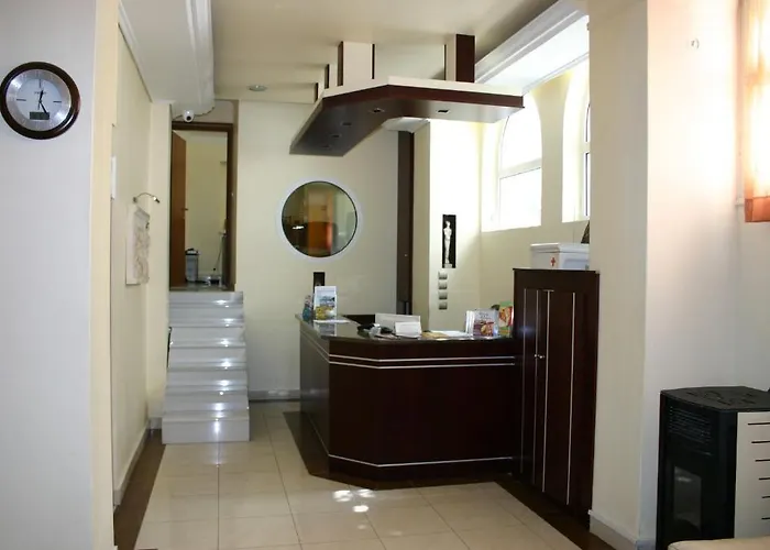 Hotel Petit Palais 2*