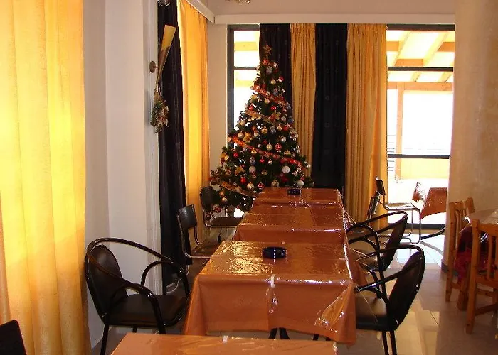 Hotel Petit Palais 2*